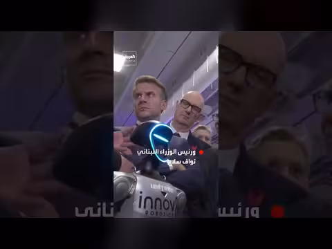 روبوتات ومجسم ضخم لبرج إيفل في معرض فيفاتك