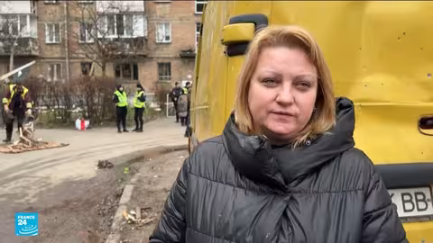 قصف روسي على كييف يسفر عن قتيل وجرحى وانقطاع الكهرباء عن مئات الآلاف