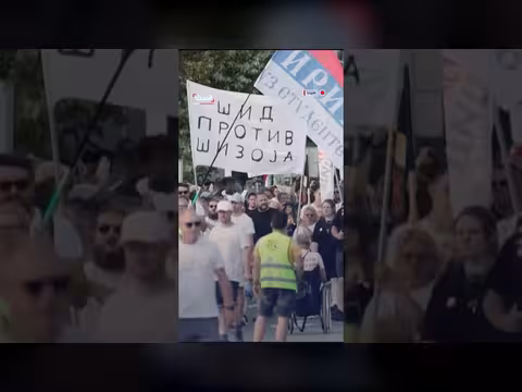 مظاهرات في صربيا تطالب بانتخابات مبكرة