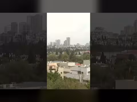 لقطات تظهر انفجارات في إسرائيل على الهواء مباشرة