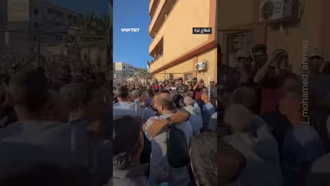 مراسل TRT عربي يستقبل أخاه الصحفي المحرر من السجون الإسرائيلية