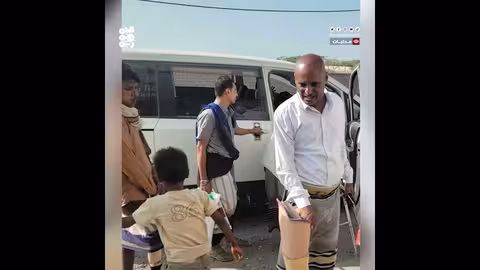 نقل 8 من ضحايا ألغام الحوثي في الخوخة لتركيب أطراف صناعية بتعز
