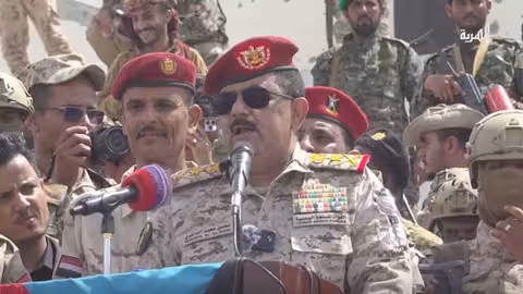 جدل حول مشاركة وزير الدفاع في عرض عسكري للانتقالي في أبين