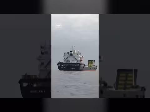 إيران تواصل ملء ناقلات النفط despite الحصار البحري