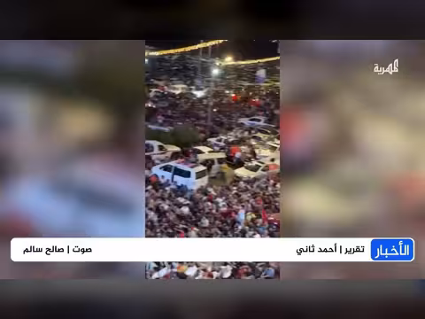 اليمنيون يتجمعون حول كأس العالم