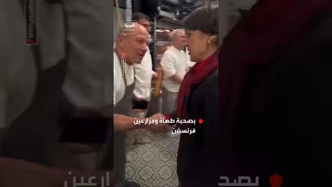 ماكرون يشارك طهاة ومزارعين فرنسيين في صناعة المعجنات