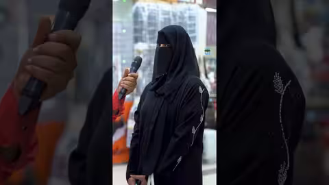 الثعبان ليش لابس عدسات ه