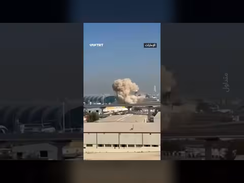 استهداف مطار دبي الدولي بطائرة مسيّرة يسبب انفجاراً