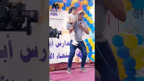 ملاك فتحي وفطوم من حفل إفتتاح مدرسة أبواب صنعاء