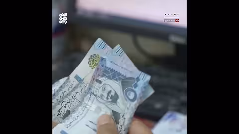 انهيار العملة الوطنية وعجز حكومي في إيجاد حلول