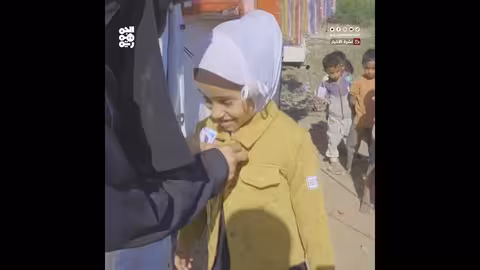 خلية الأعمال الإنسانية توزع ملابس شتوية في موزع