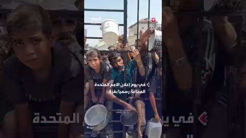 تدافع نساء فلسطينيات للحصول على الطعام في غزة