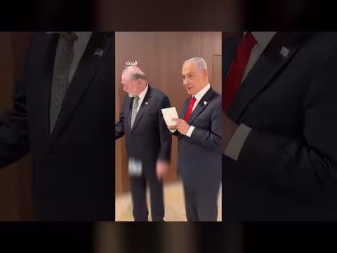 نتنياهو والسفير الأميركي يتبادلان الدعابات حول 'بطاقة المثقوبة'