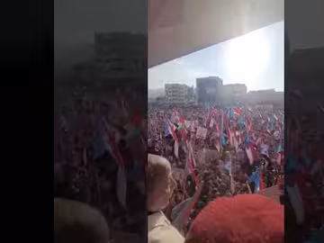 مليونية عدن تجدد تفويضها للرئيس الزُبيدي