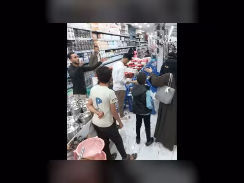 شجار بين زبونة وعامل في أحد المحلات التجارية