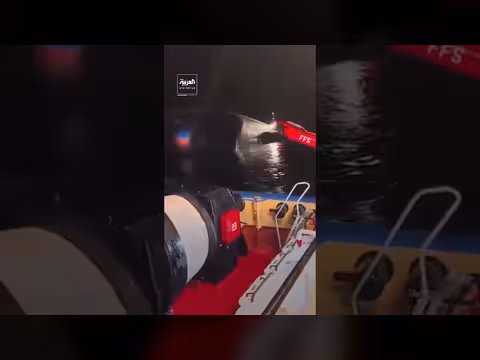 إخماد حريق ناقلتين نفطيتين في الموانئ العراقية