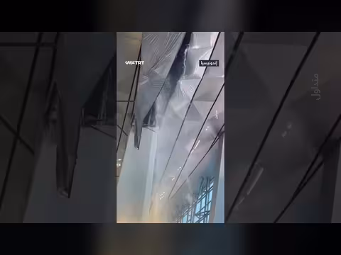 انهيار جزئي في سقف مطار إندونيسي بسبب الأمطار