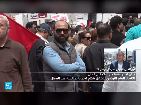 السالمي يلقي كلمة أمام تجمع نقابي