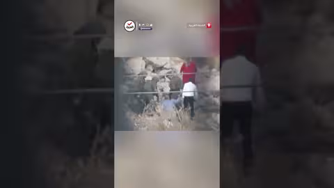 اعتداء مستوطن وجنود إسرائيليين على فلسطيني وزوجته أثناء قطف الزيتون