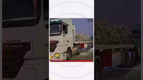 دخول شاحنات محملة بالخيام إلى قطاع غزة