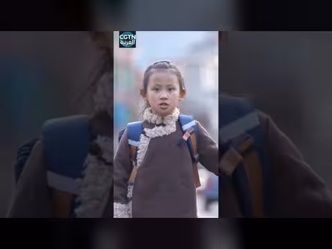 طالبتان من قومية يي تغنيان برسالة أمل في الصين