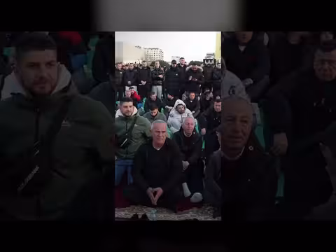 آلاف المسلمين يؤدون صلاة عيد الفطر في تيرانا