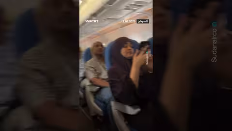 كابتن طائرة سودانية يبكي فرحاً بعودة الرحلات إلى الخرطوم