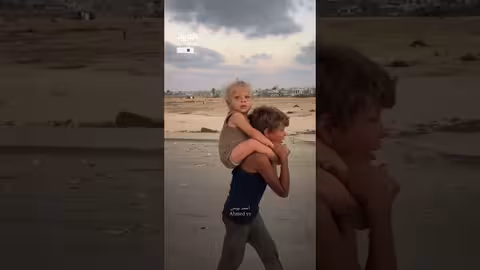 اللجنة المصرية لإغاثة غزة تقدم الرعاية لطفلي طريق الرشيد