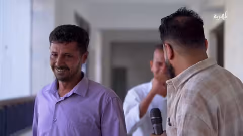 تحدي اللي يضحك الأول يخسر