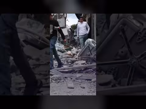 مشاهد تظهر آثار الغارة الإسرائيلية على جنوب بيروت