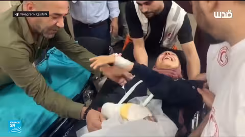 إصابة مصورة رويترز وفلسطينيين في هجوم مستوطنين بالضفة الغربية