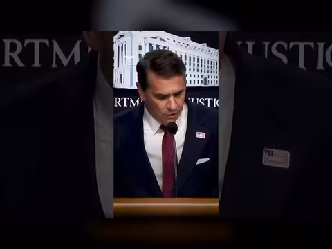 وزارة العدل الأميركية تتهم جيمس كومي بالتهديد