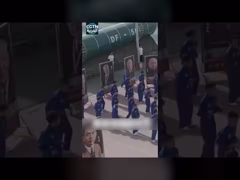 معلمون صينيون يصنعون نموذج صاروخ يدوي