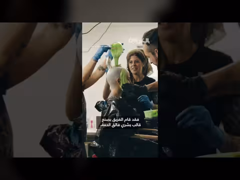 دمية فنية تطفو في الفضاء لتوصيل رسالة بيئية