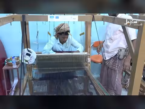 المهن التراثية تعزز قدرات المعاقين سمعياً في حضرموت