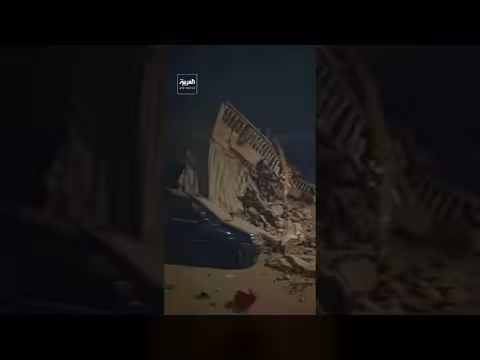 شهود عيان يصفون تدمير مبنى في عرمون اللبنانية بقصف إسرائيلي