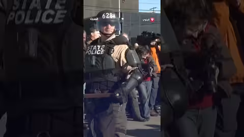 اشتباكات عنيفة ومعتقلات أمام منشأة هجرة في شيكاغو