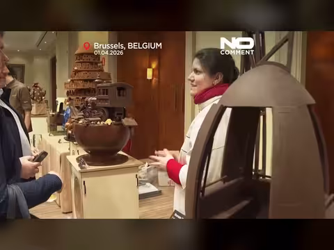 بلجيكا تحول شوكولاتة عيد الفصح إلى منحوتات عملاقة