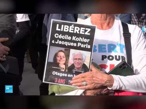 إيران تفرج عن الفرنسيين كولر وباري