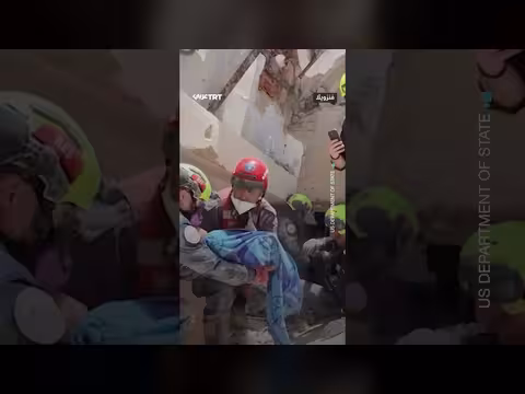 إنقاذ رضيع من تحت أنقاض الزلزالين في فنزويلا