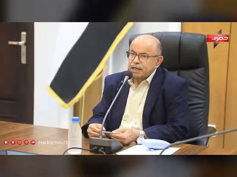 محافظ حضرموت يناقش قضايا مركزيه مع وزراء حكوميين