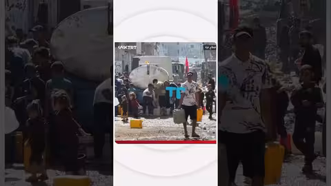 IHH التركية توزع مياه الشرب في غزة