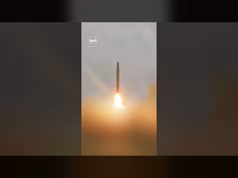 الحرس الثوري الإيراني يشن هجمات بالصواريخ والمسيرات على أهداف معادية