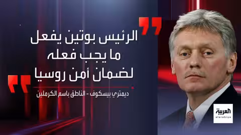 طفلة تُقبّلقدمي والدها الشهيد