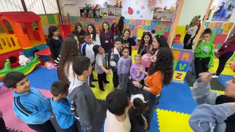 بانياس: ناجية من مجازر مارس 2025 تسعى لدعم أطفالها