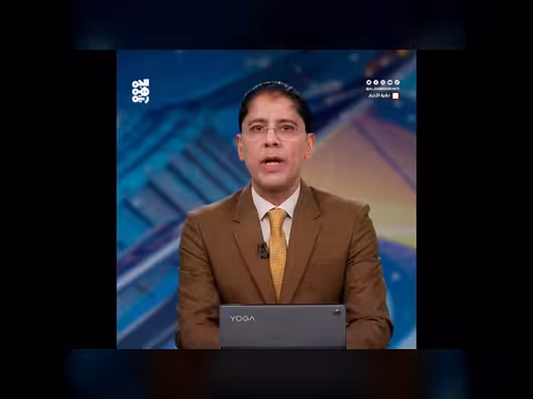 الخلية الإنسانية تدعم مدرسة الشهداء في موزع بأثاث مكتبي