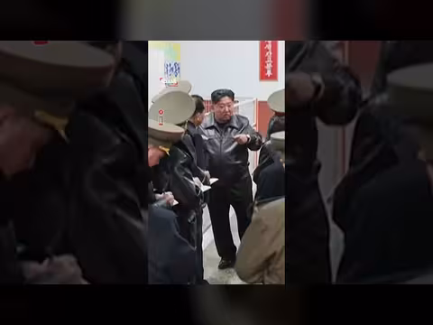 زعيم كوريا الشمالية يزور مصنع الذخيرة ويجري اختبارات للأسلحة