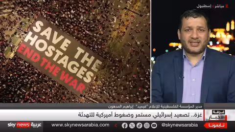 مستوطن يغسل ماشيته في بئر يستخدمها الفلسطينيون