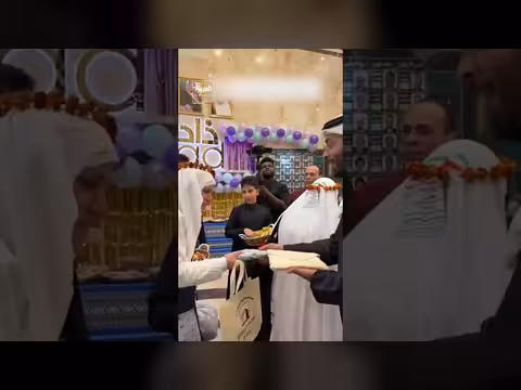 استقبال الحجاج الإيرانيين بأطواق الورد والهدايا