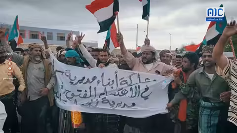 مسيرات في الجنوب تطالب باستعادة الدولة والوقف الفوري للقصف